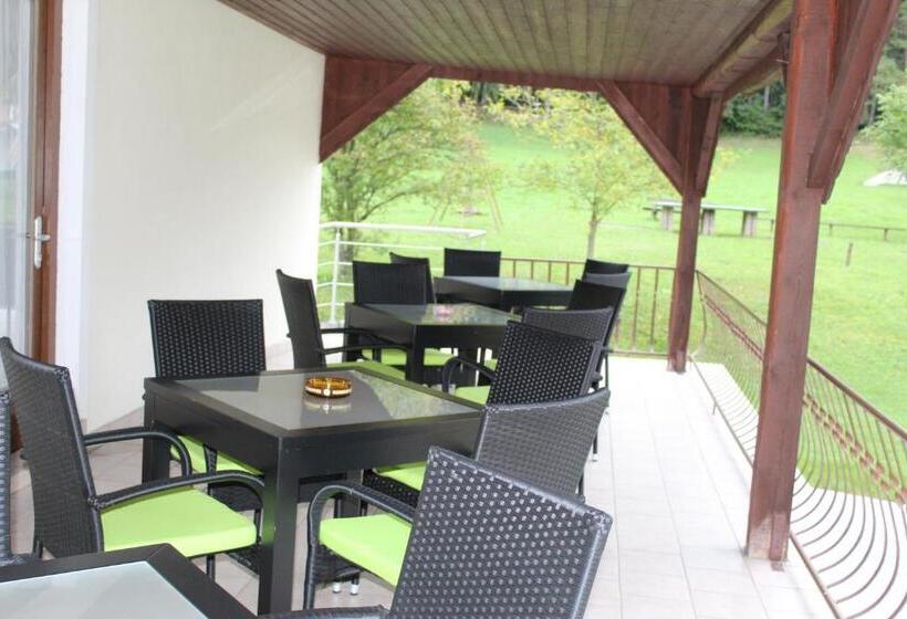 带阳台的三人标准间, Pension Hribernig