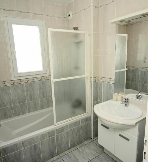 Апартаменты 3 Спальни, Residence La Pinede