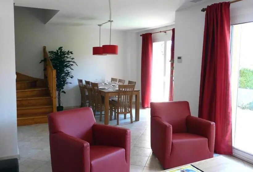 ویلای 1 خوابه, Residence La Pinede