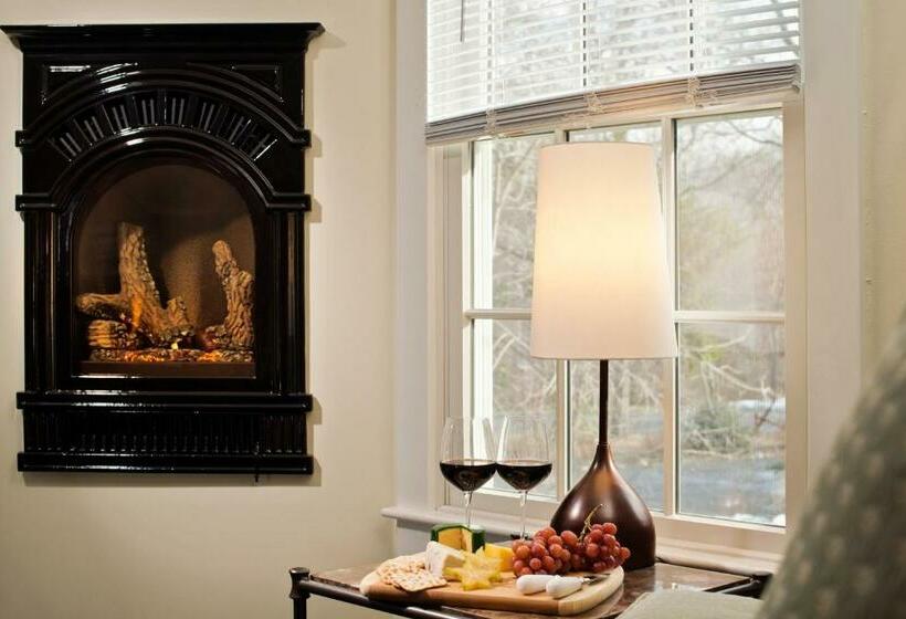 디럭스 스위트 킹 침대, The Inn At Cape Cod