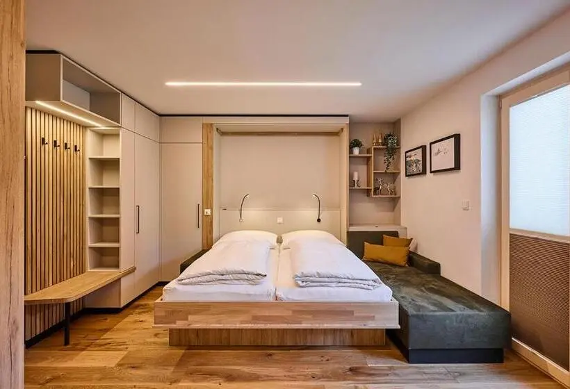 スタンダードスタジオ, Appartements Täli