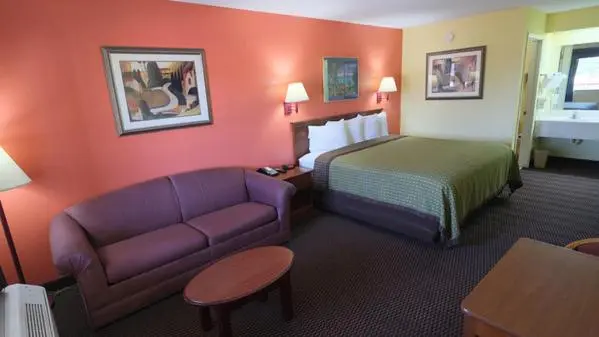 キングサイズベッドのスタンダードルーム, Budget Inn & Suites