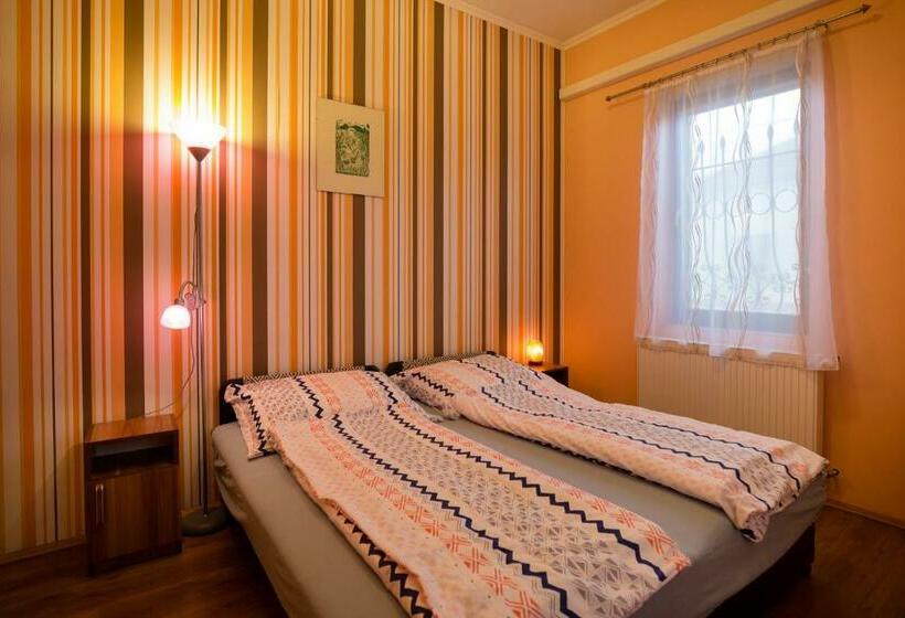 إستوديو قياسى, Alíz Vendégház