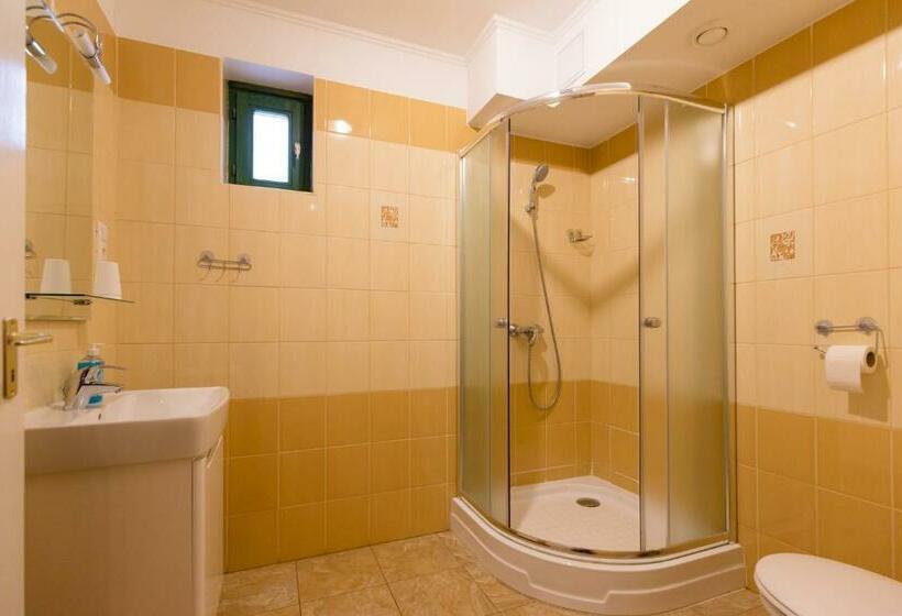 إستوديو قياسى, Alíz Vendégház