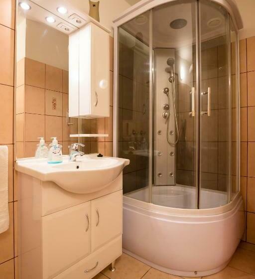 إستوديو قياسى, Alíz Vendégház