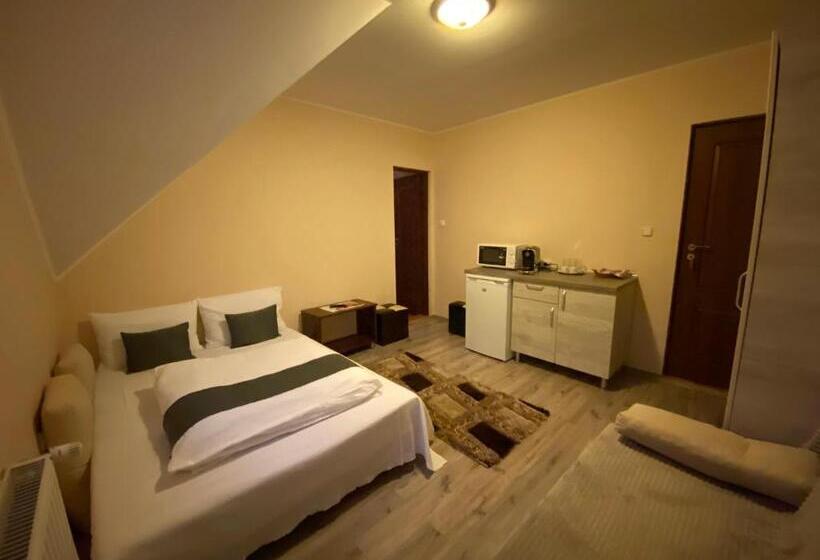 디럭스 스튜디오, Vila Eszter