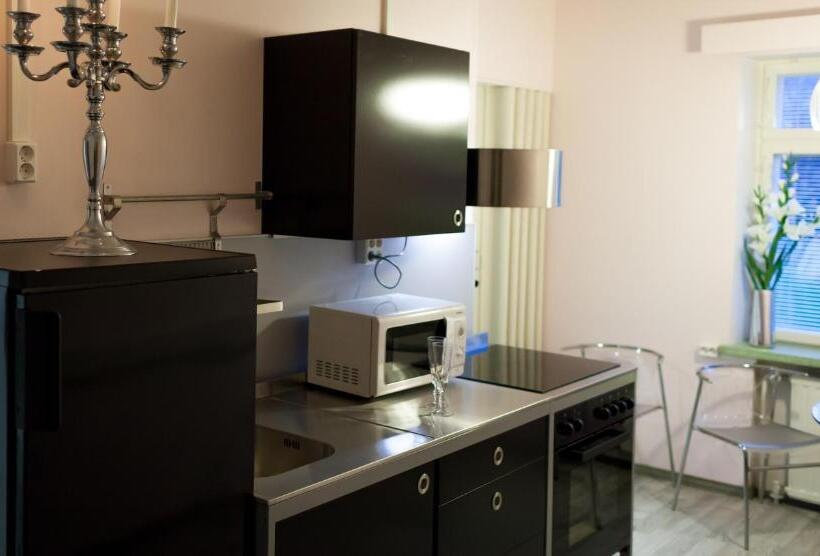 شقة غرفة واحدة, Yömyssy Apartments