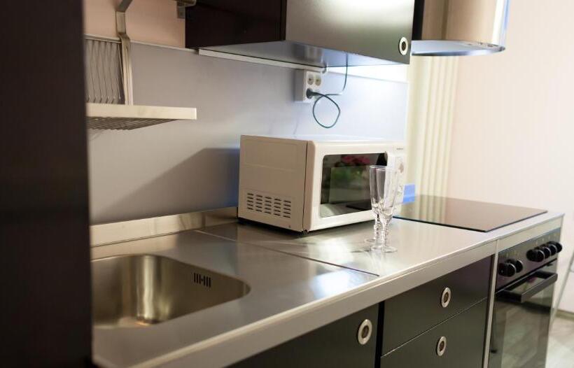 شقة غرفة واحدة, Yömyssy Apartments