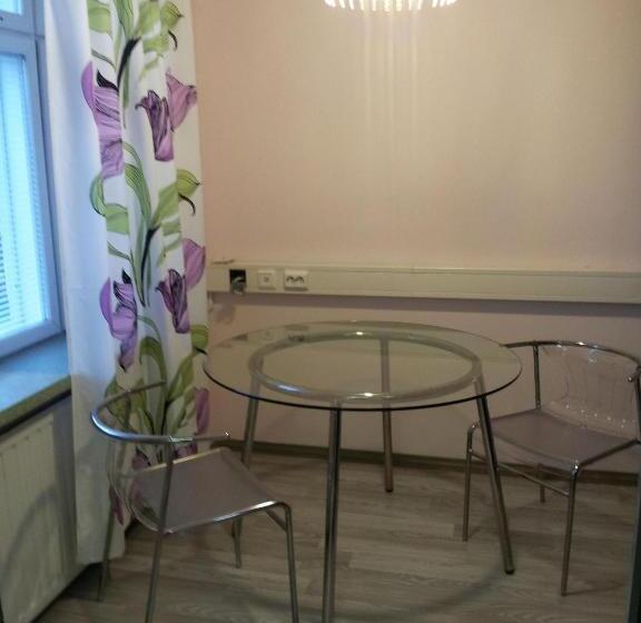 شقة غرفة واحدة, Yömyssy Apartments