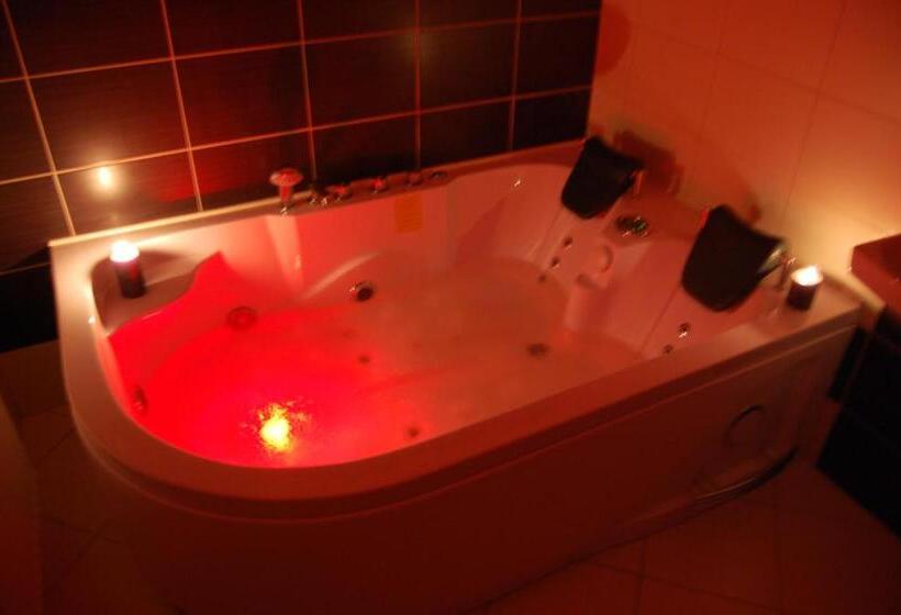 Standard Studio, Penzion U Můstku Jiřího Rašky