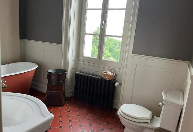 スイート, Chateau Des Faugs