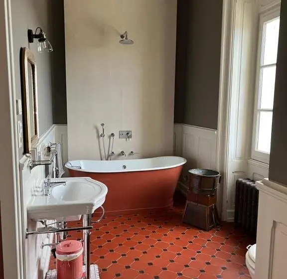 スイート, Chateau Des Faugs