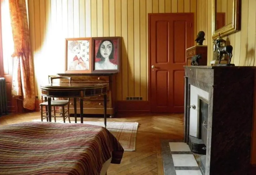 スイート, Chateau Des Faugs