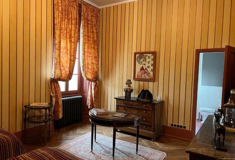 스위트, Chateau Des Faugs