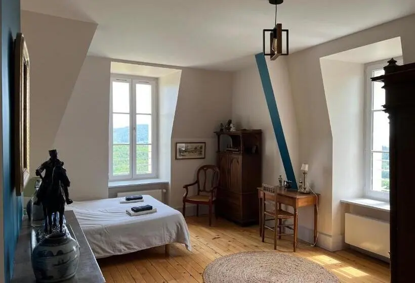 山の見えるジュニアスイート, Chateau Des Faugs