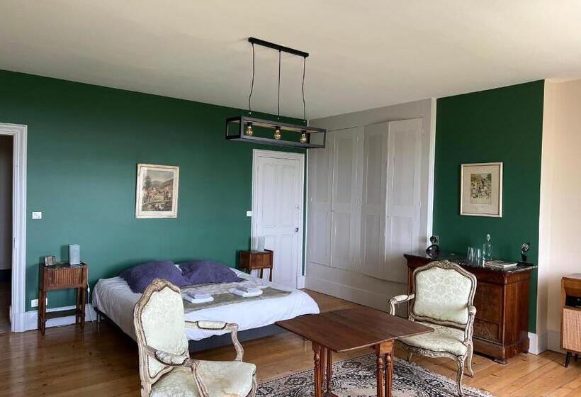 Полулюкс Вид на Горы, Chateau Des Faugs