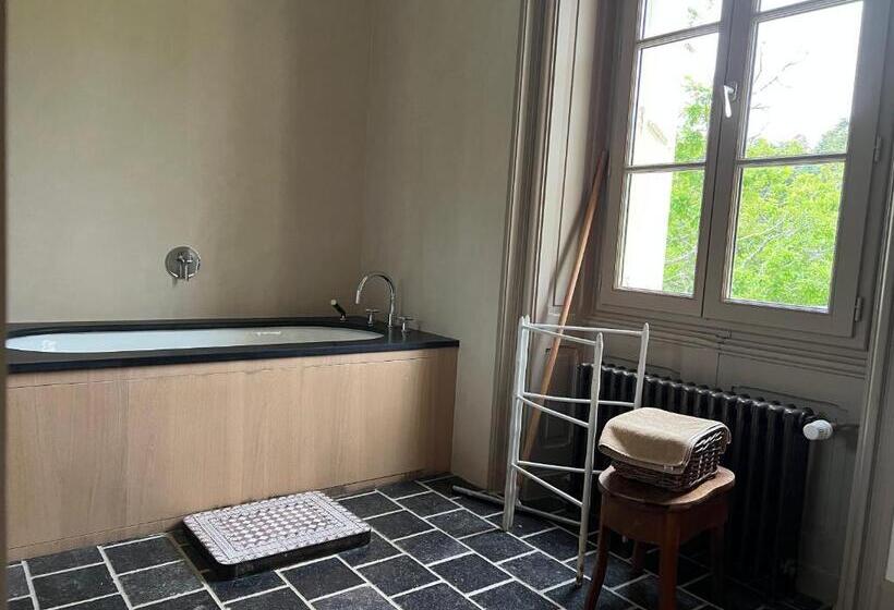 로얄 스위트, Chateau Des Faugs