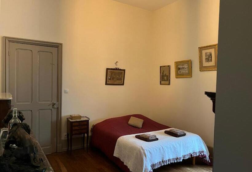 로얄 스위트, Chateau Des Faugs