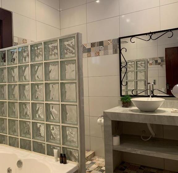 Quarto Estandar com Hidromassagem, Estalagem Alter Real