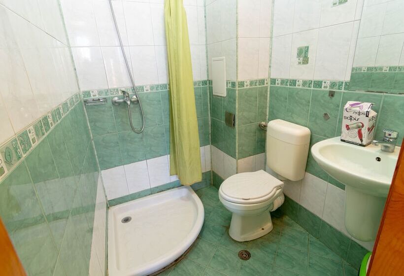 חדר סטנדרט לשלושה עם מרפסת, Fener Guest House