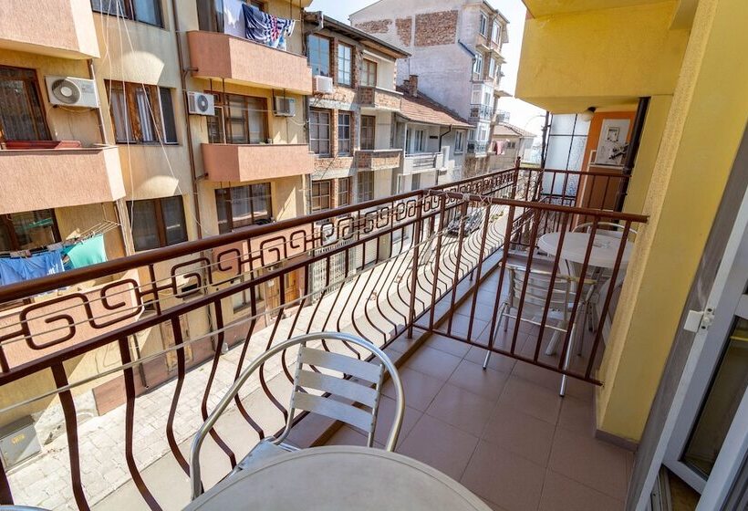 חדר סטנדרט לשלושה עם מרפסת, Fener Guest House