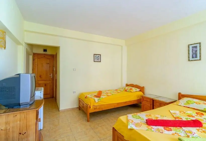 اتاق استاندارد سه تخته با بالکن, Fener Guest House