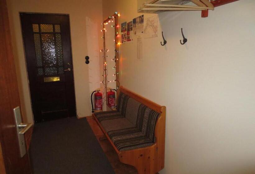 اتاق استاندارد با سرویس بهداشتی مشترک, Teigur Guesthouse