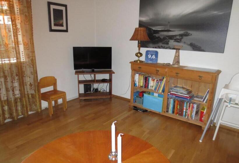 اتاق استاندارد با سرویس بهداشتی مشترک, Teigur Guesthouse