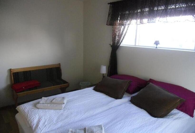 اتاق استاندارد با سرویس بهداشتی مشترک, Teigur Guesthouse