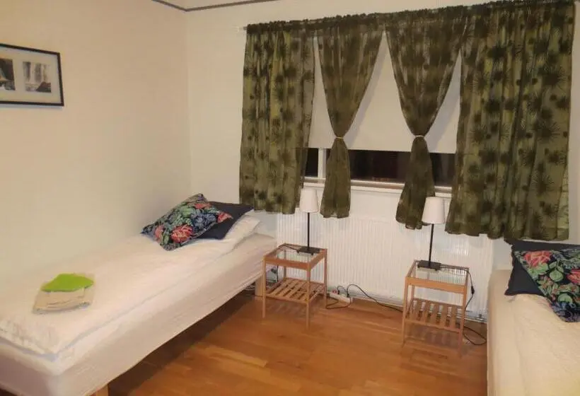 اتاق استاندارد با سرویس بهداشتی مشترک, Teigur Guesthouse