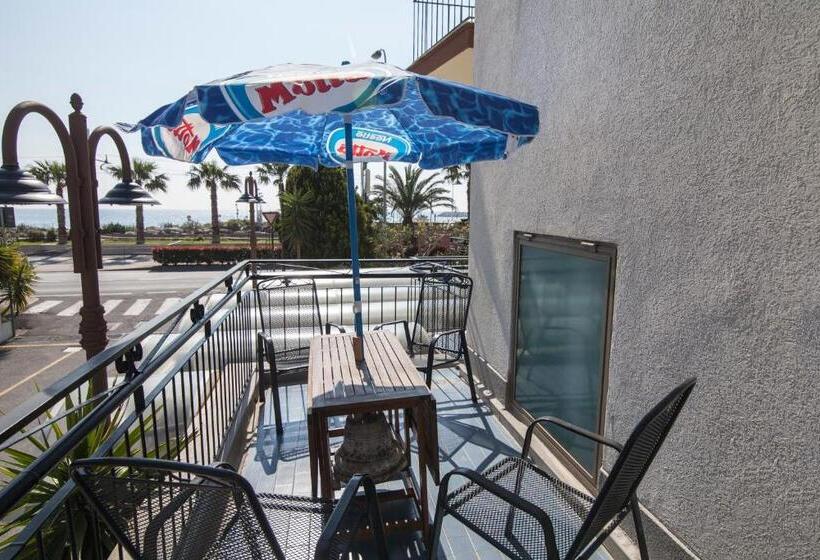 Апартаменты 1 Спальня с Террасой, Residence Colibrì Family & Bike