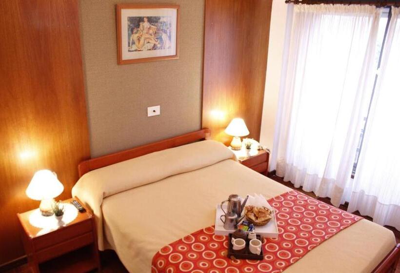 家庭间, Apart Hotel Family