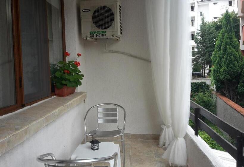 Номер Стандарт с Балконом, Guest House Kera