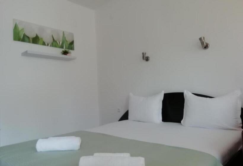 غرفة قياسية مزوَّدة بشُرفة, Guest House Kera
