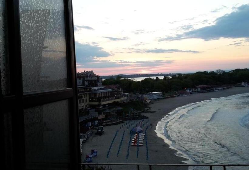 Семейный Номер Вид на Море, Guest House Kera