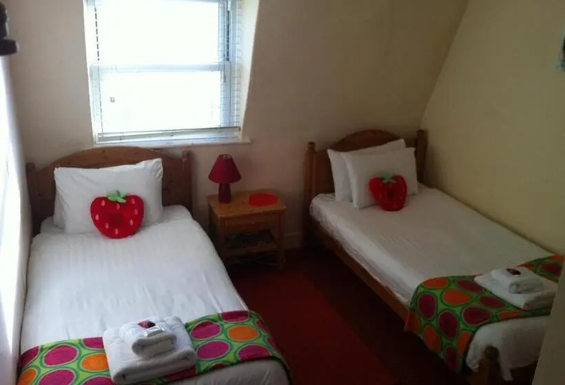 اتاق پنت هاوس, Strawberry Fields