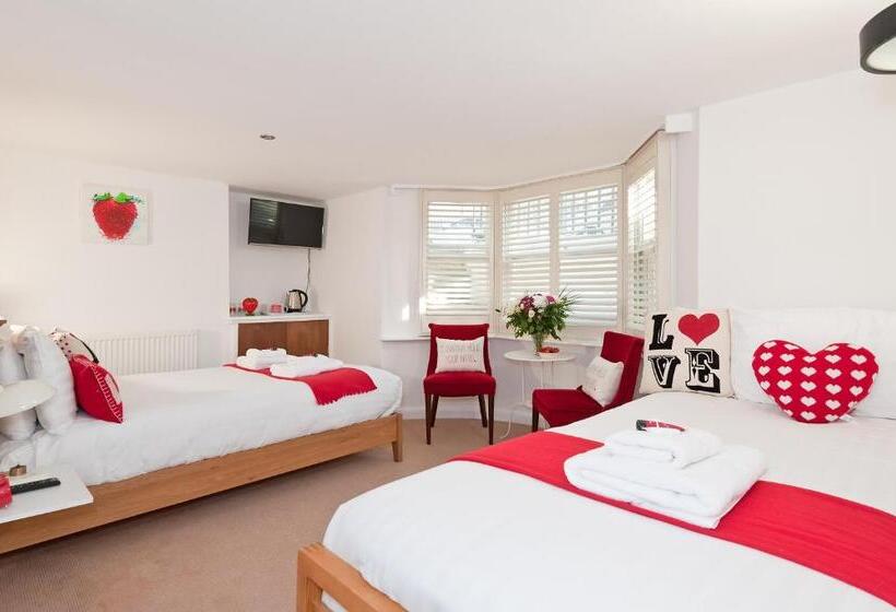 4인용 스탠다드 룸, Strawberry Fields