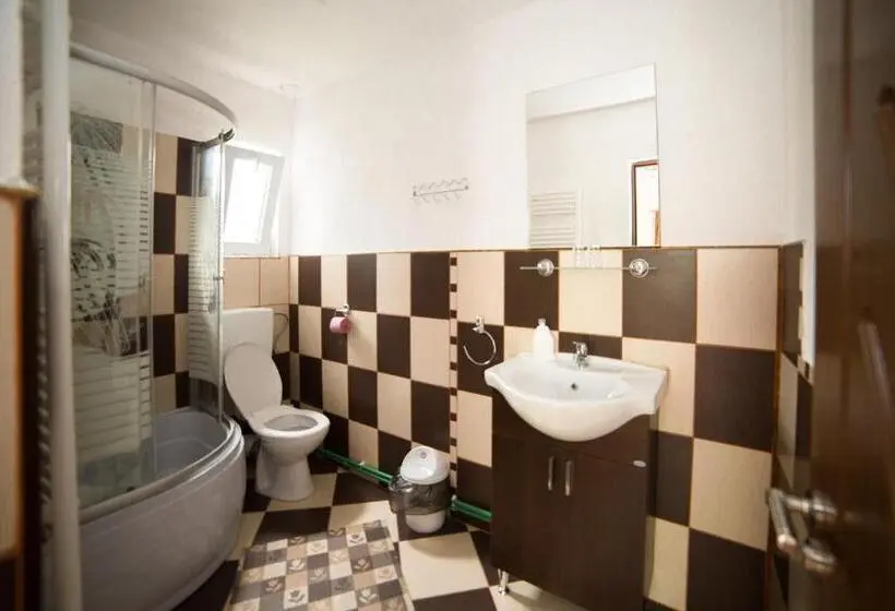 اتاق استاندارد سه نفره, Pensiunea Constanta