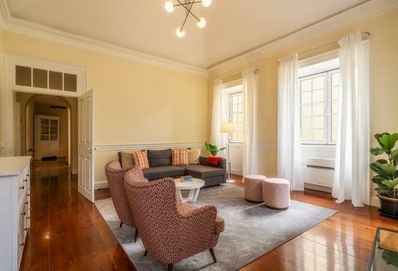 شقة غرفتين, The Wine Lodges By An Island Apart