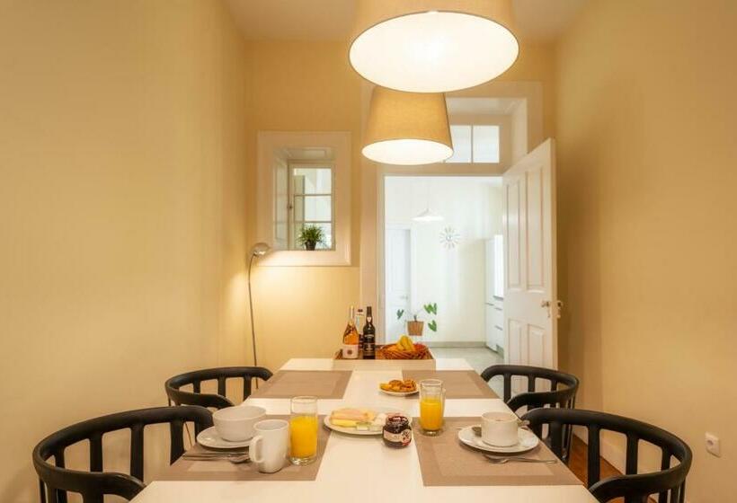 شقة غرفتين, The Wine Lodges By An Island Apart