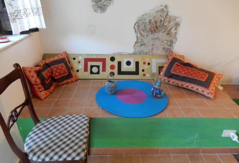 اتاق اکونومی, Il Borgo Della Colomba