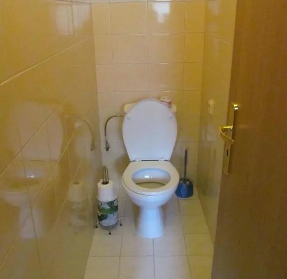 Perhehuone, A+s Penzion Podzamok