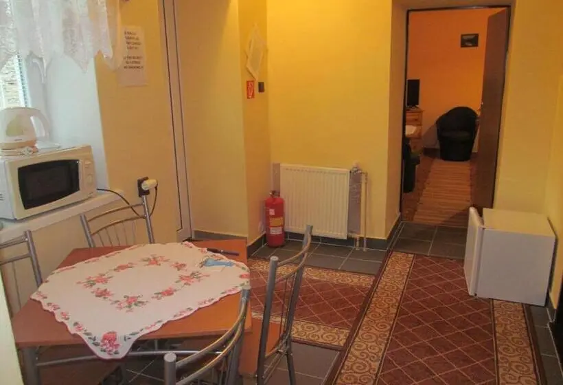 Perhehuone, A+s Penzion Podzamok