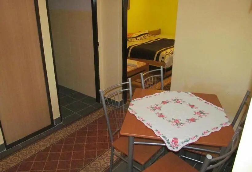 Perhehuone, A+s Penzion Podzamok