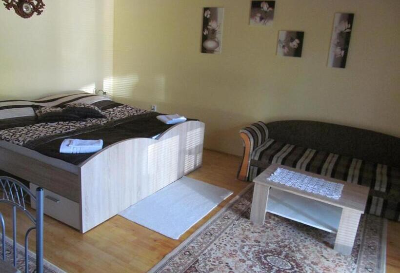 舒适型房间, A+s Penzion Podzamok