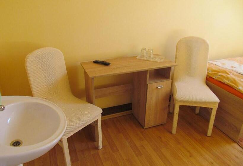 带共用浴室的标准房间, A+s Penzion Podzamok