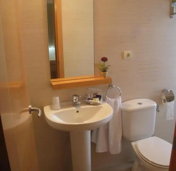 Standard Yhden Hengen Huone, Hostal Ciudad De Cáparra