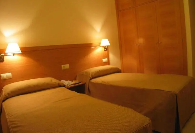 Standard Yhden Hengen Huone, Hostal Ciudad De Cáparra