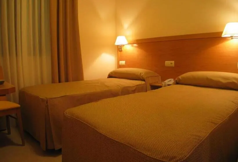 Standard Yhden Hengen Huone, Hostal Ciudad De Cáparra
