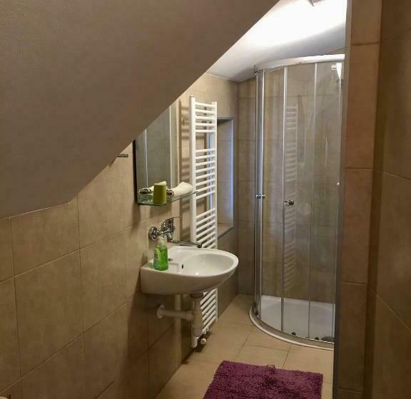 غرفة قياسية ثلاثية, Penzion 103